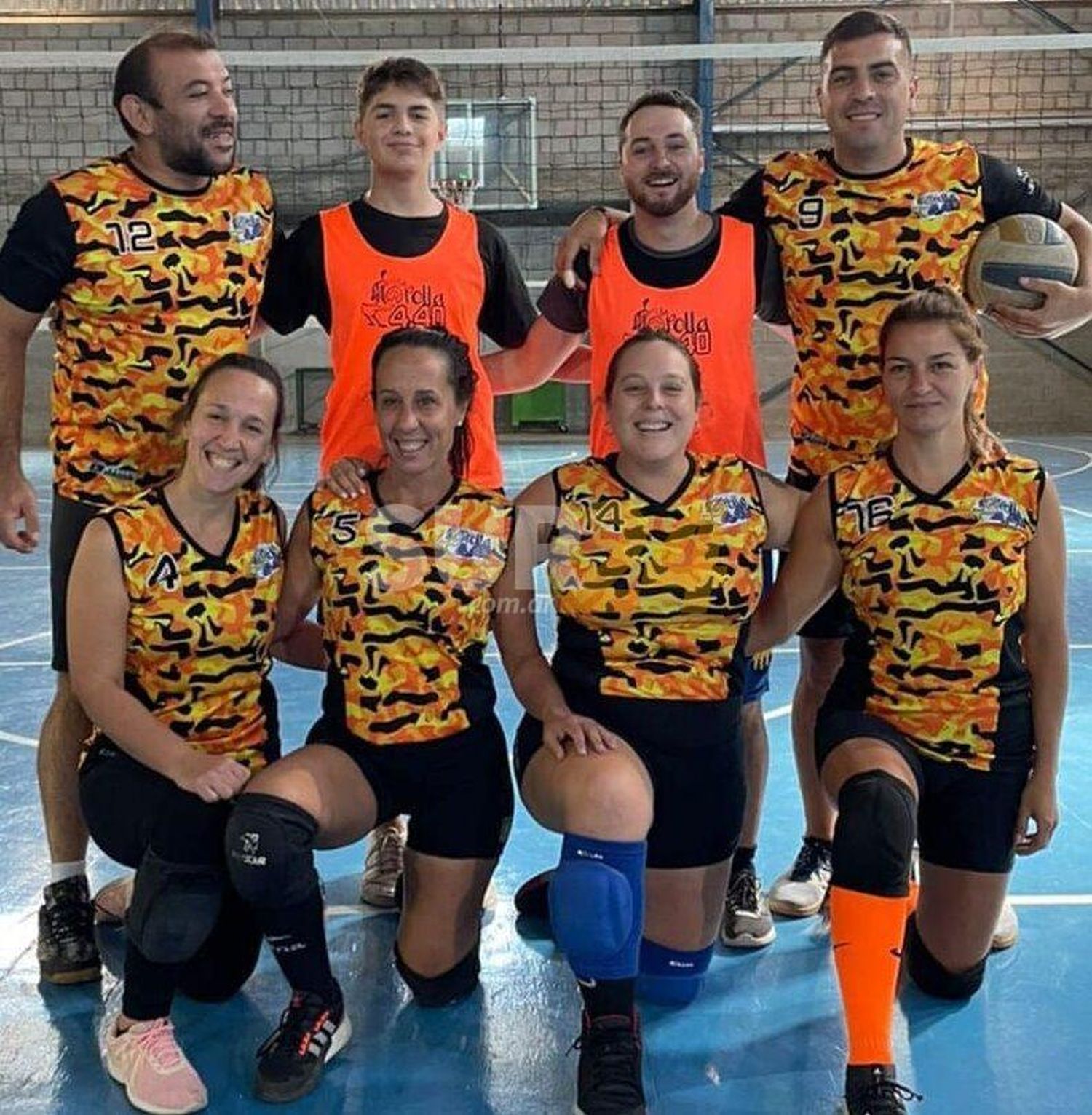 Se realizó el primer encuentro de Voley mixto en Centenario  