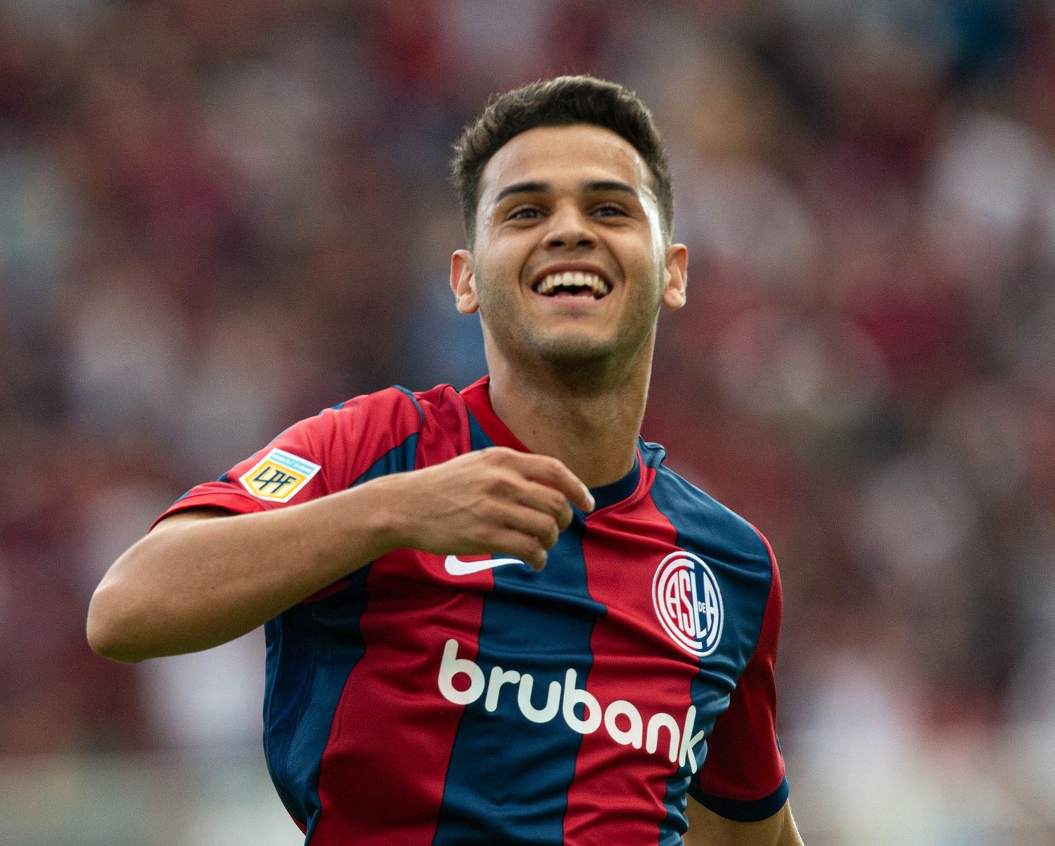 San Lorenzo encontró aire con un triunfo ante Sarmiento
