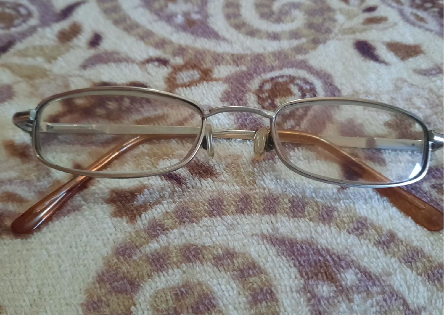 Encontraron lentes de aumento en calle Belgrano