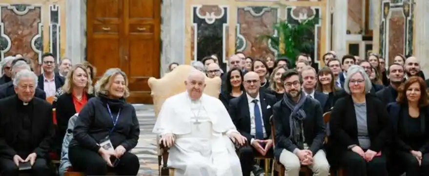 Francisco, a los periodistas:  ‘Vuelvan a las raíces de su vocación’