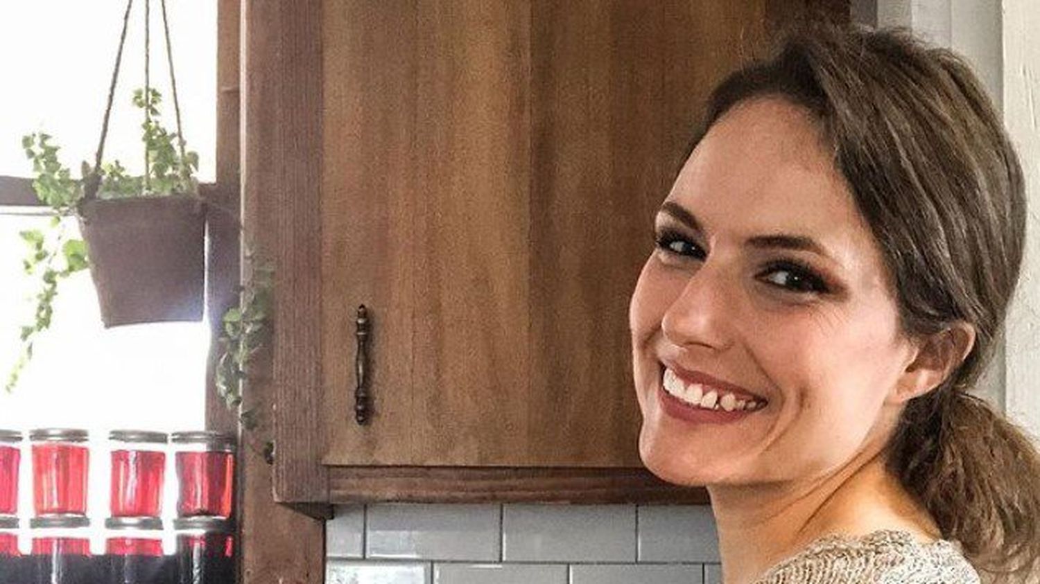 Muere influencer Emily Mitchell mientras desayunaba