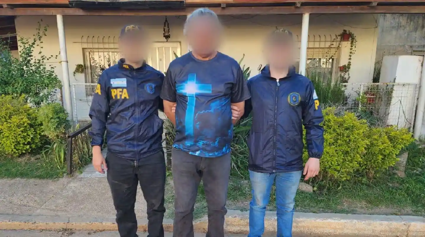 Detuvieron a un hombre acusado de abusar a su hija por 30 años: tendrían dos hijos juntos - 1