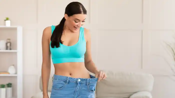 Caminar, correr o nadar pueden ayudarte a quemar entre 300 y 600 calorías por hora, dependiendo de la intensidad del ejercicio/ DeporteGlam