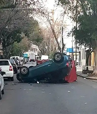 Accidente fatal en Villa Urquiza: murió una joven de 17 años tras un choque y vuelco