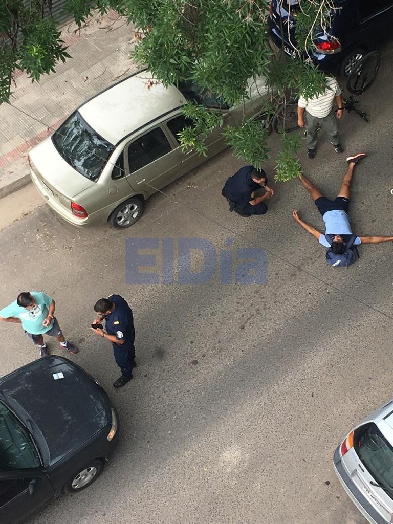 Accidente en el centro: el ciclista hospitalizado resultó con lesiones leves