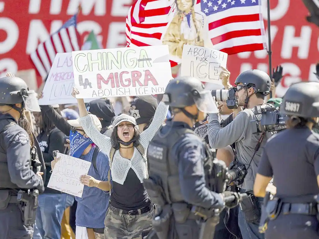 Las protestas se llevan a cabo contra las redadas migratorias.
