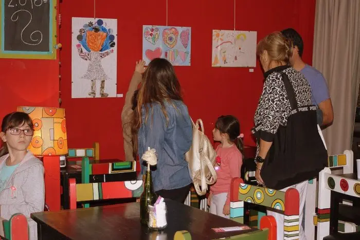 Exposición de dibujos y pinturasen el café del Centro Cultural