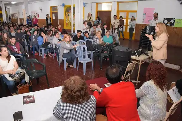 La ministra Romero encabezó el encuentro dedicado a combatir el Grooming