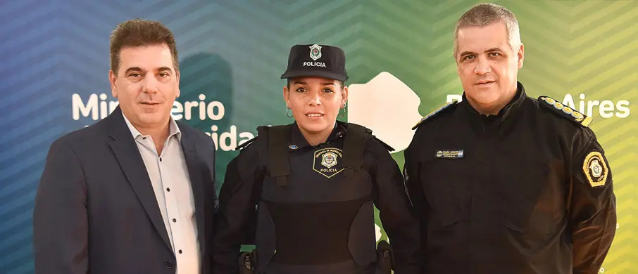 Ritondo recibió y ascendió a Celeste Ayala, la oficial que amamantó a bebé en un hospital