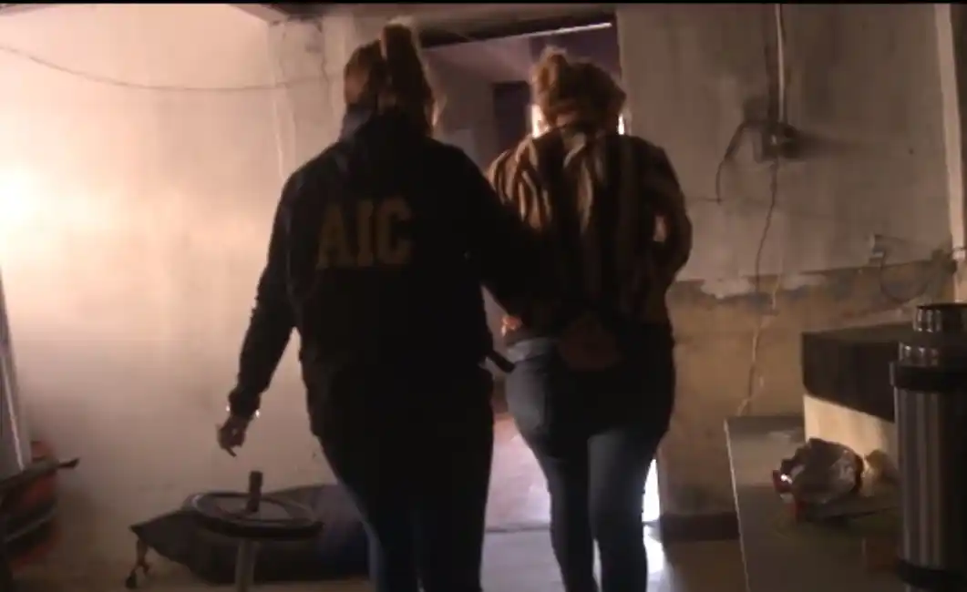 En un allanamiento en barrio La Florida detuvieron a una mujer por la muerte de su hermano