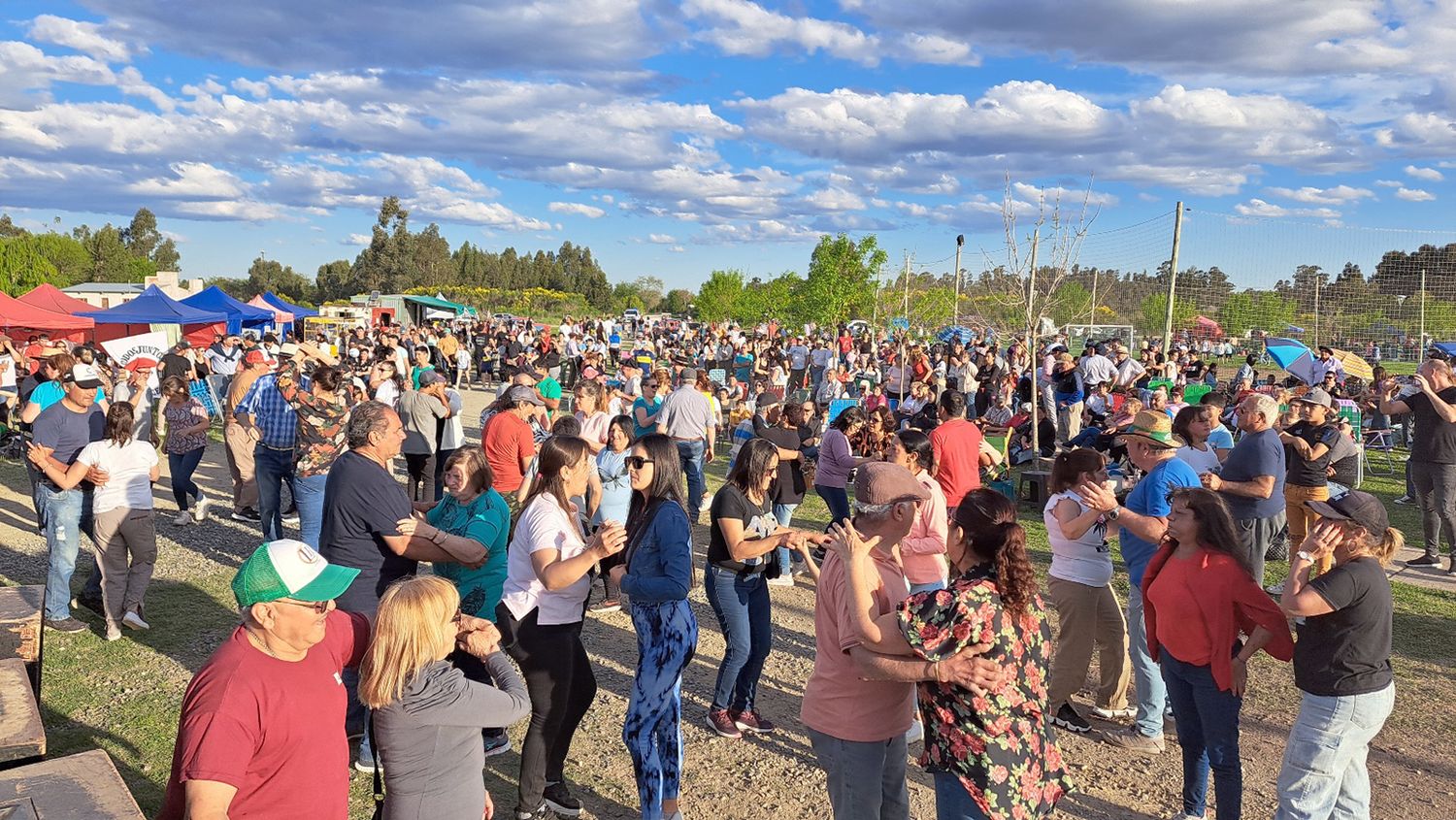 Baile. Gran cantidad de público participó de la fiesta
