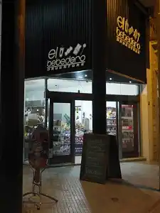 Robaron a mano armada un drugstore en pleno centro