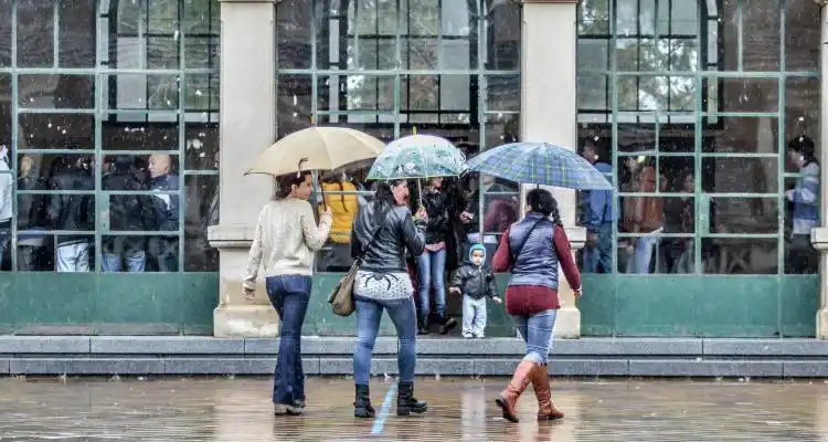 Mantienen alerta meteorológica por tormentas fuertes: prevén lluvia, vientos y eventual caída de granizo