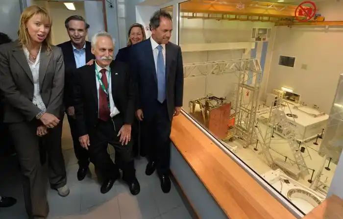Scioli recorrió INVAP, la empresa que fabricó el ARSAT-1