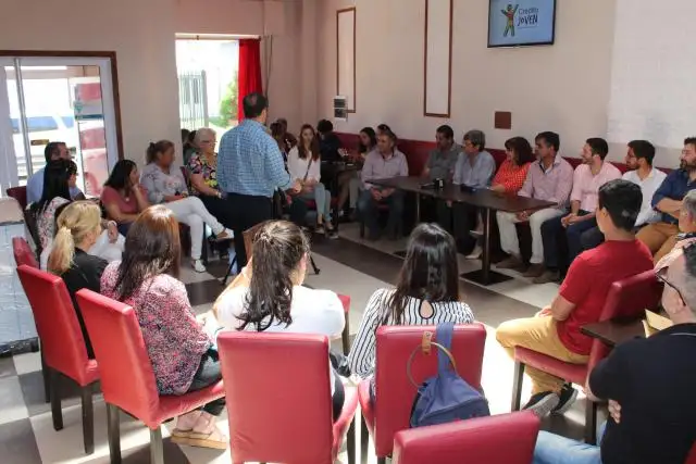 Jóvenes profesionales y emprendedores recibieron créditos para sus proyectos