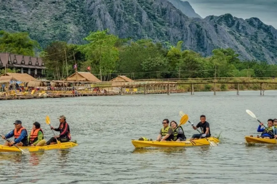Laos: Alcohol adulterado se llevó la vida de varias personas