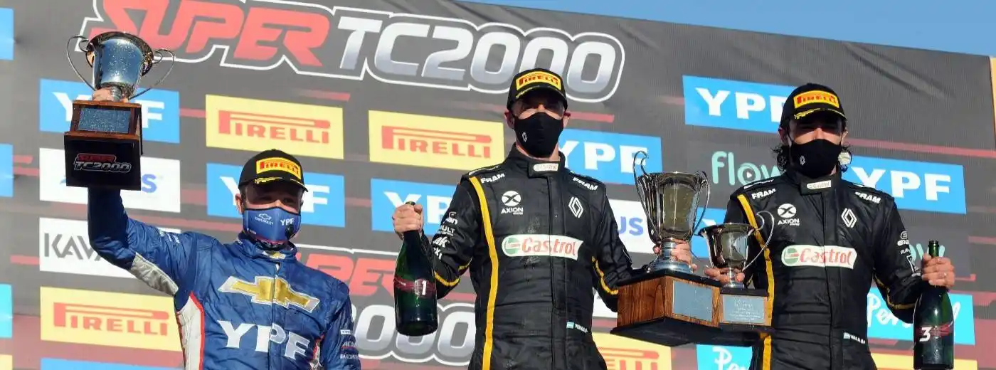 FOTO SÚPER TC2000 Pernía, flanqueado por Canapino y Milla.
