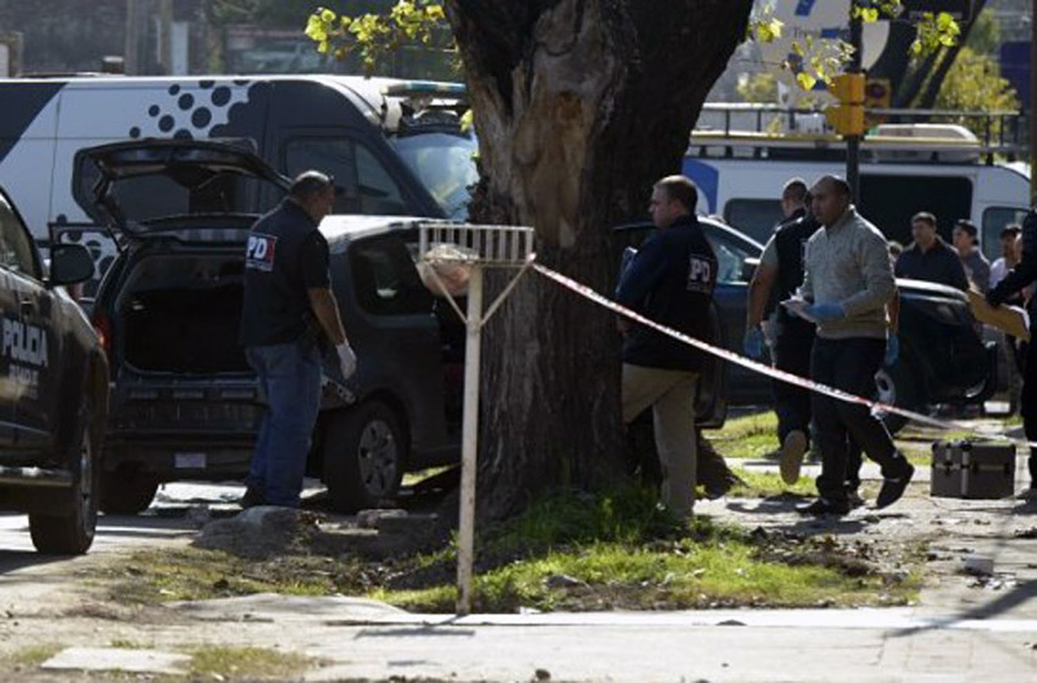 Un policía imputado por homicidio y 17 por encubrimiento