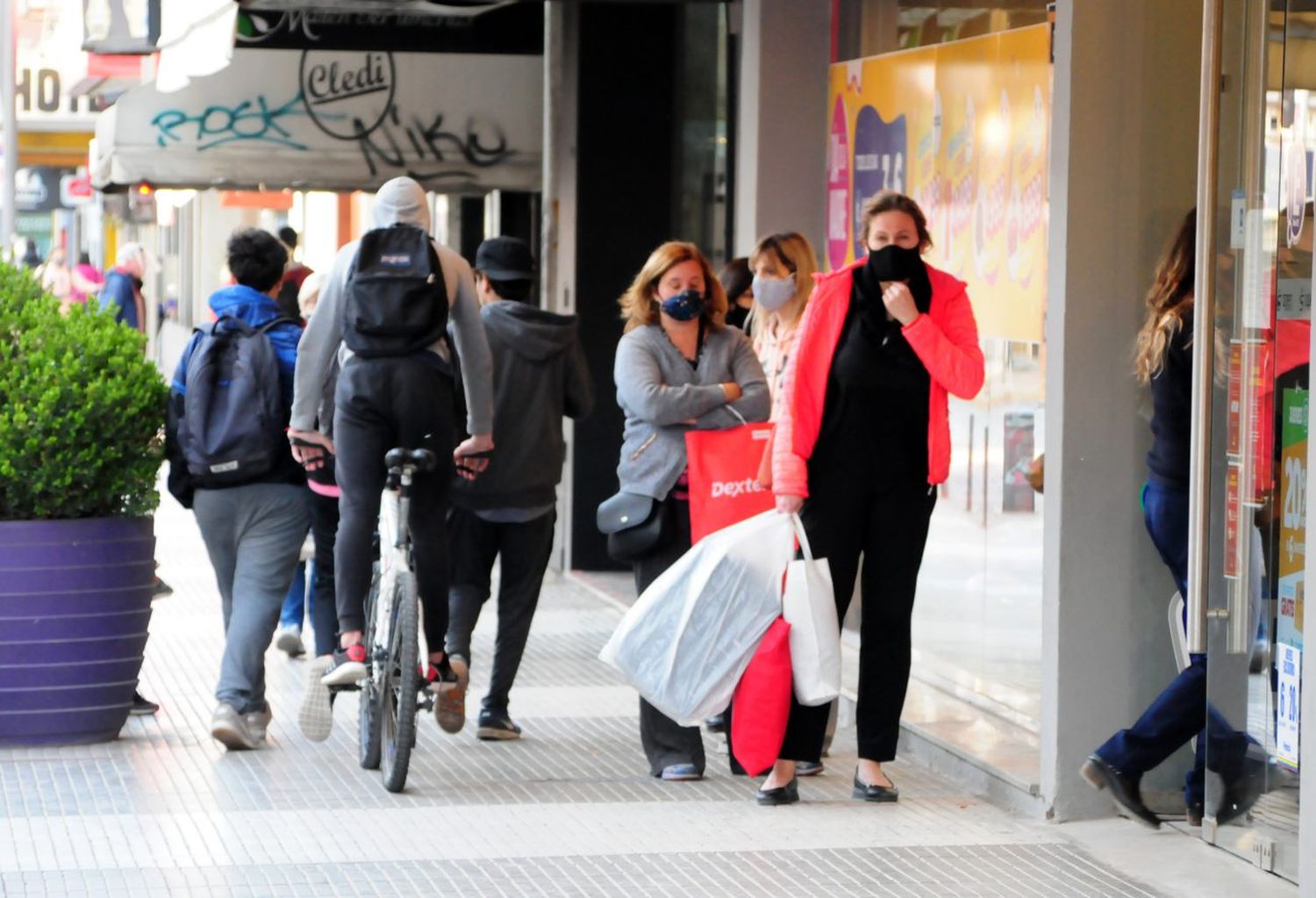 Esperan que el arribo de turistas beneficie también al sector comercial