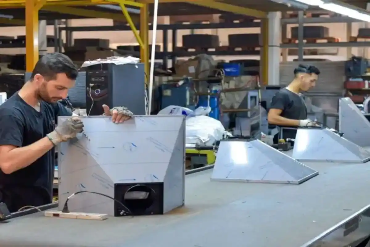 El panorama mensual se contrapone con la comparación interanual.