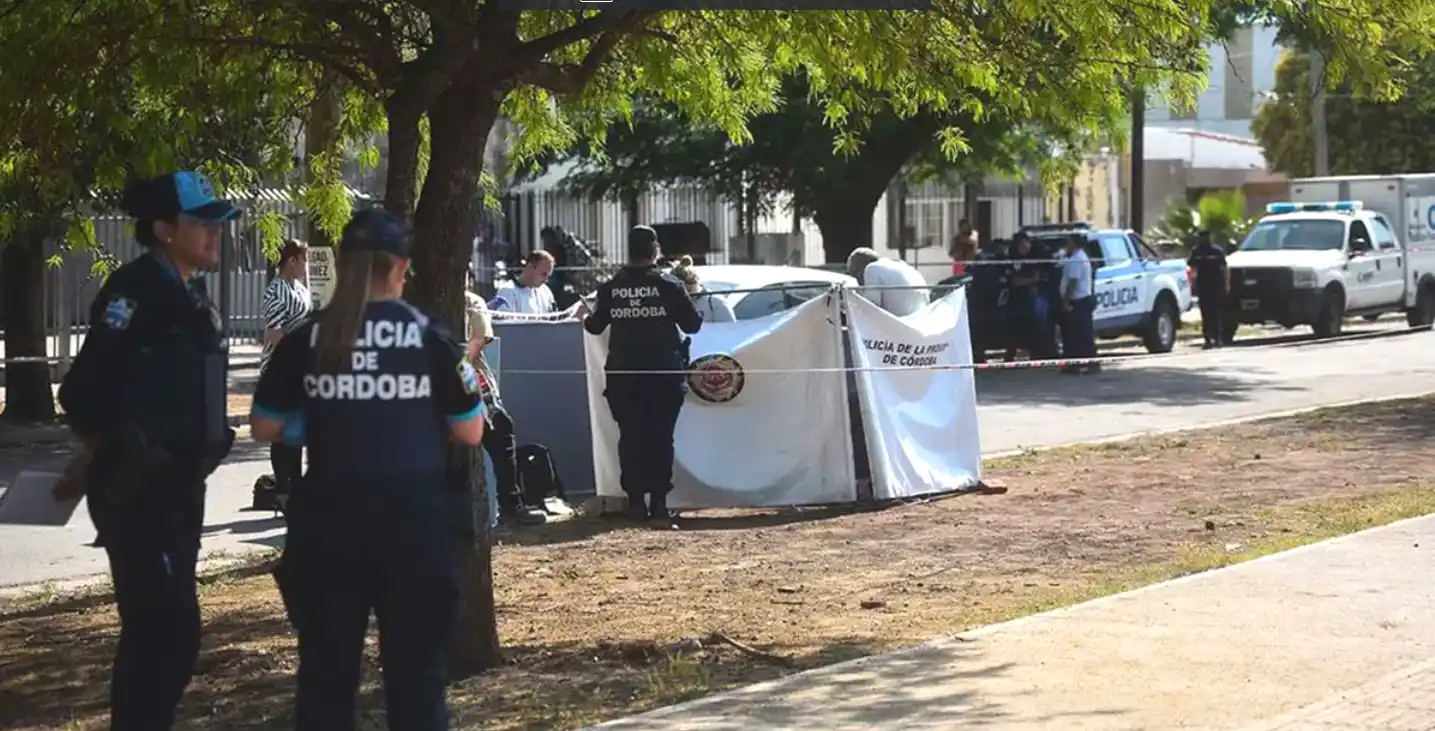 Córdoba: un hombre asesinó a su ex pareja de un escopetazo y se mató en la plaza del pueblo