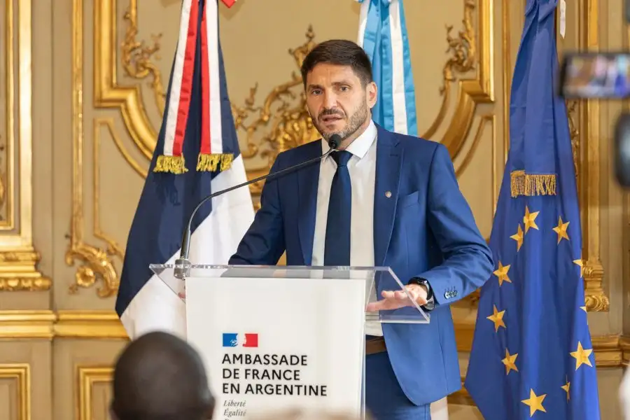 Pullaro habla durante el acto en la Embajada de Francia