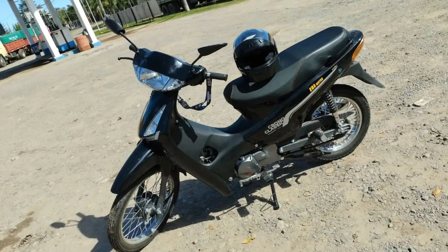 La moto robada del interior de la Casa de Ancianos.