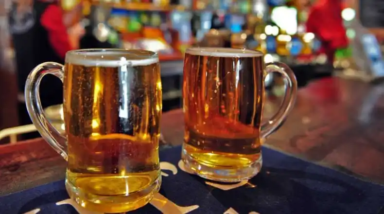 Encuentran glifosato en cervezas y vinos de marcas internacionales
