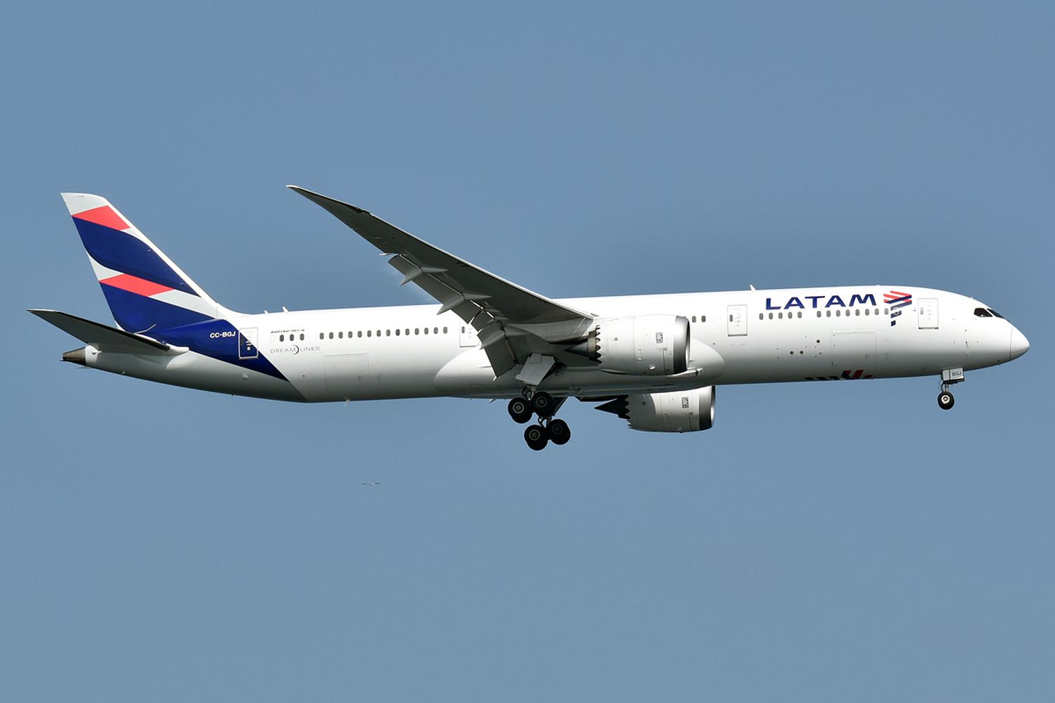 LATAM inició sus vuelos entre Santiago de Chile y Antofagasta con aeronaves Boeing 787 Dreamliner