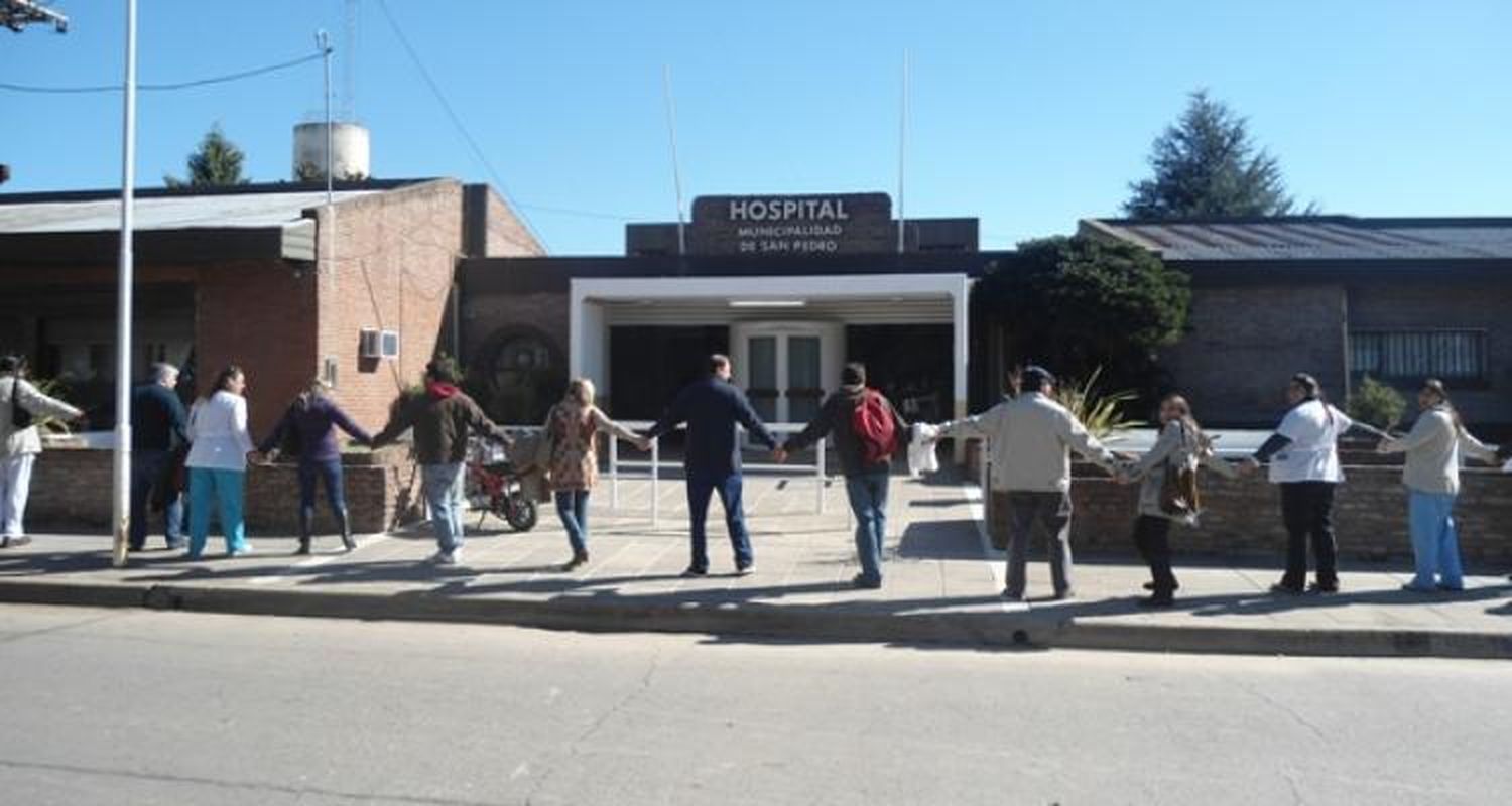 Paro de Cicop: trabajadores de la salud realizaron una asamblea y un abrazo a la salud pública