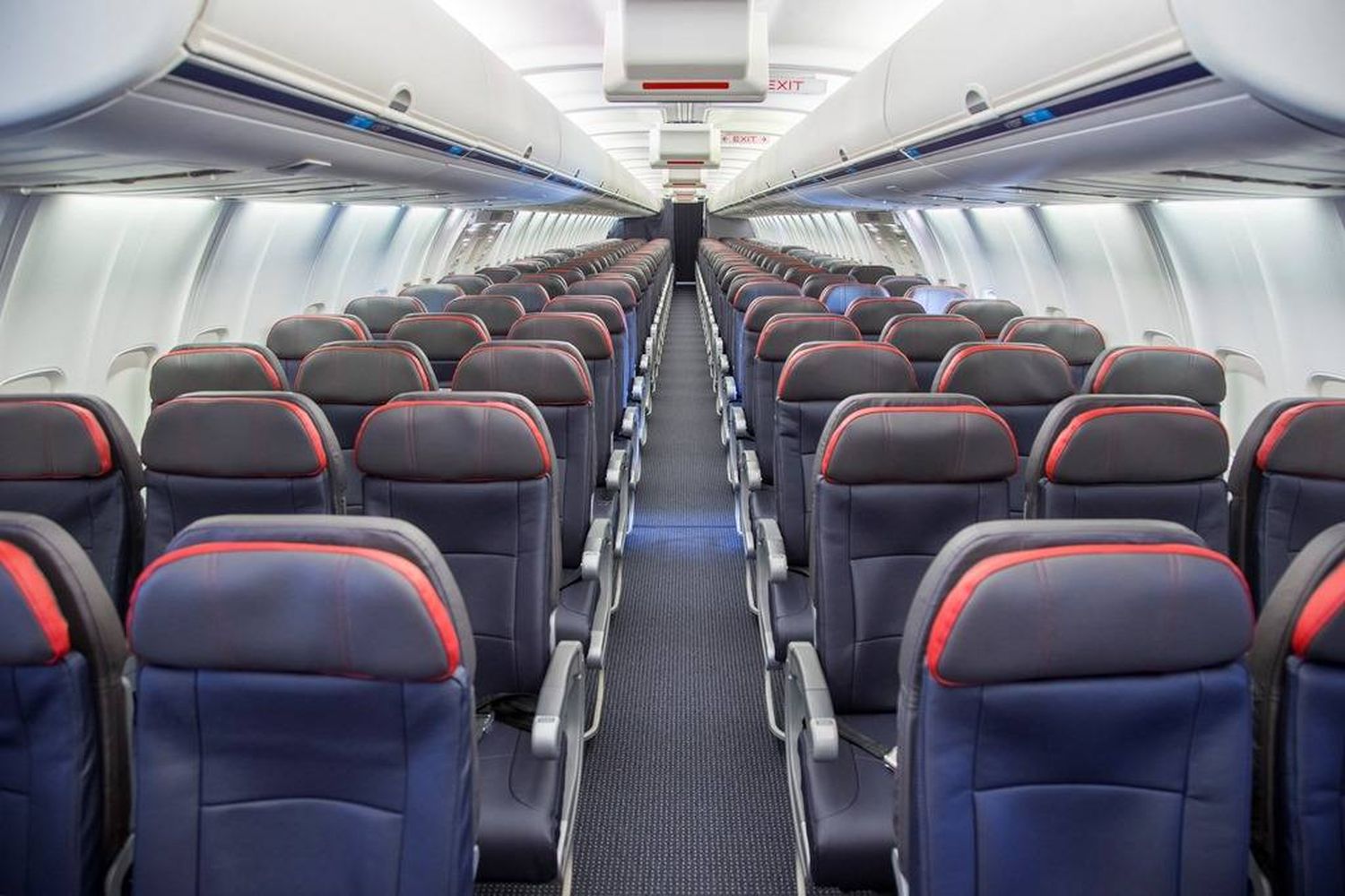 El «distanciamiento social» a bordo podría encarecer los pasajes aéreos hasta un 54%