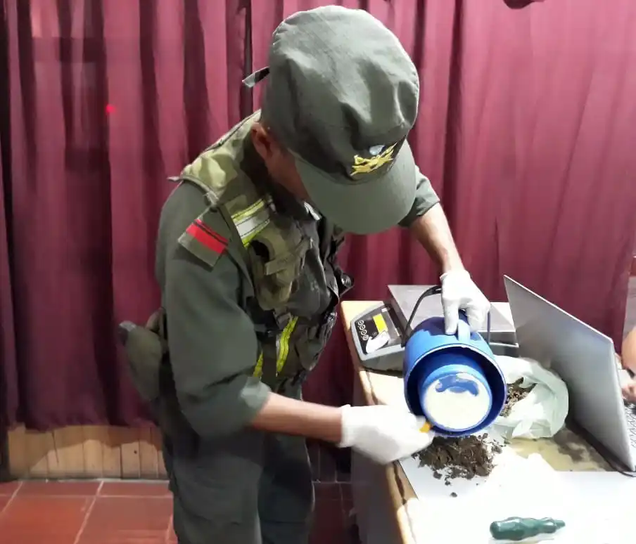 Formosa: ocultaba marihuana dentro de la base de un  termo