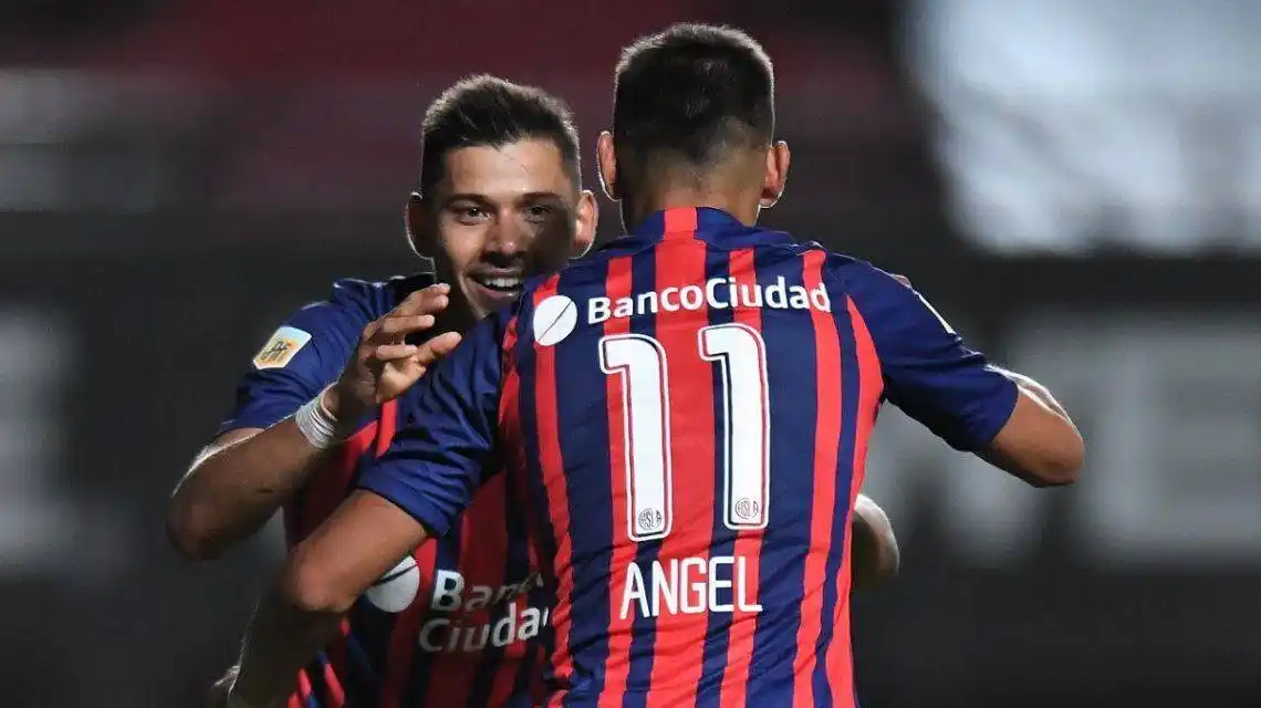 Con goles de los Romero, San Lorenzo le ganó a Argentinos y es líder de su zona