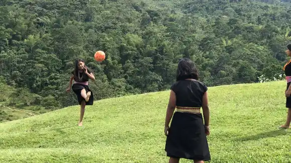 Las Warmikuna, equipo de fútbol de mujeres indígenas