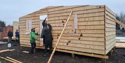 Voluntarios construyeron 15 viviendas para familias vulnerables