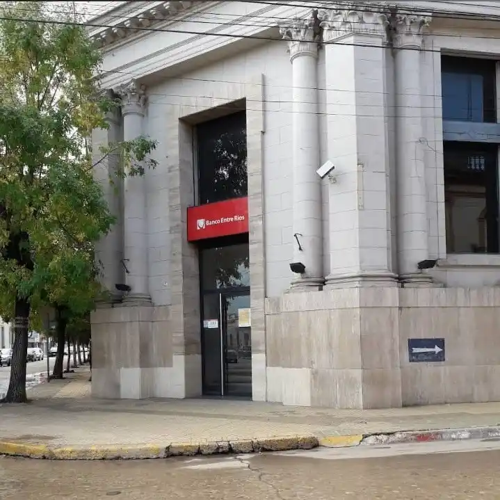 “A mitad de mes ya no me alcanza”: docentes de Gualeguay recurren al crédito para subsistir