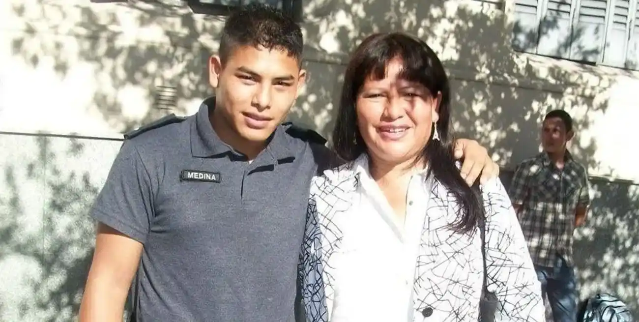 Puro orgullo. Gabriel Nicolás Medina junto a su madre.