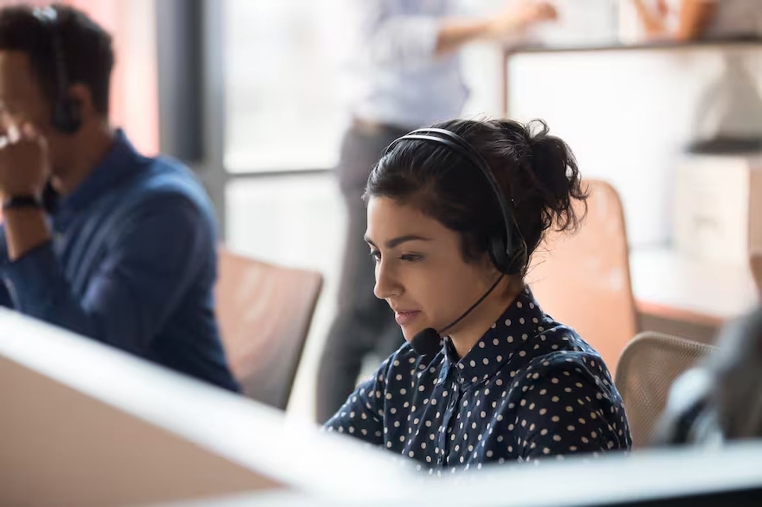 El uso de Inteligencia Artificial generativa en call centers generará ahorros de hasta un 60%