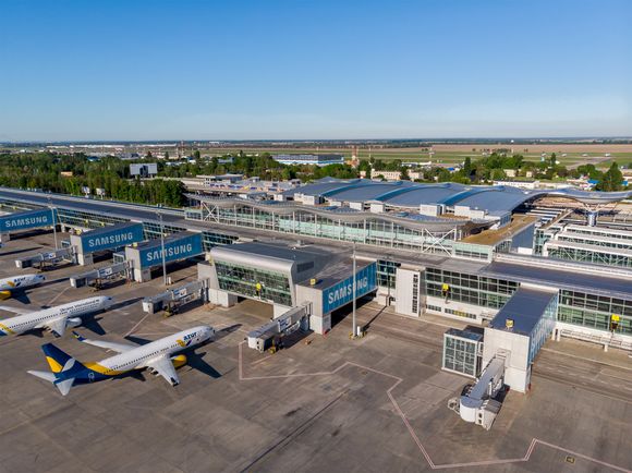 Ukraine seeks to restore commercial flights with EU and US approval