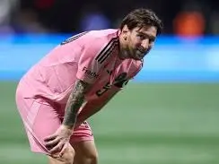 Nueva lesión muscular para Leo Messi que preocupa a Scaloni.