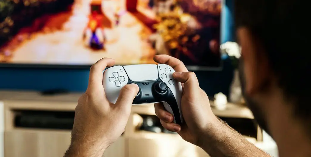 Volumen alto. Según estudios, los jugadores se exponen a niveles de sonido que superan lo sugerido