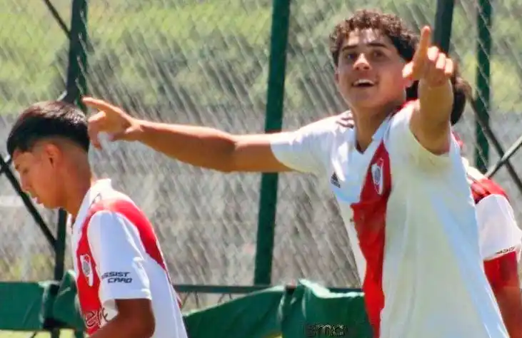 Grito campeón. El quequenense con la camiseta millonaria