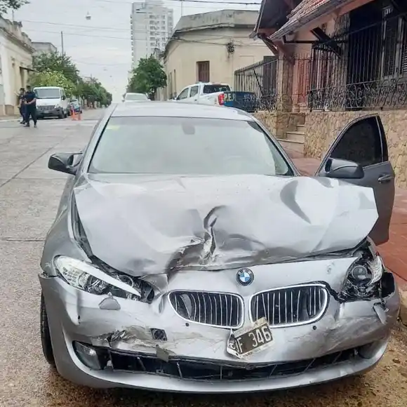 Una mujer embarazada embistió con su automóvil a un patrullero en Concordia