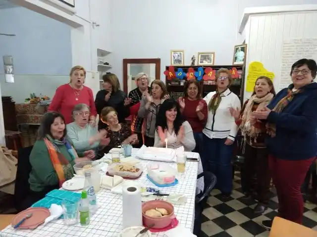 Alumnas del taller de Músicoterapia de AGMER  festejaron cumpleaños a su profesora Adriana Córdoba