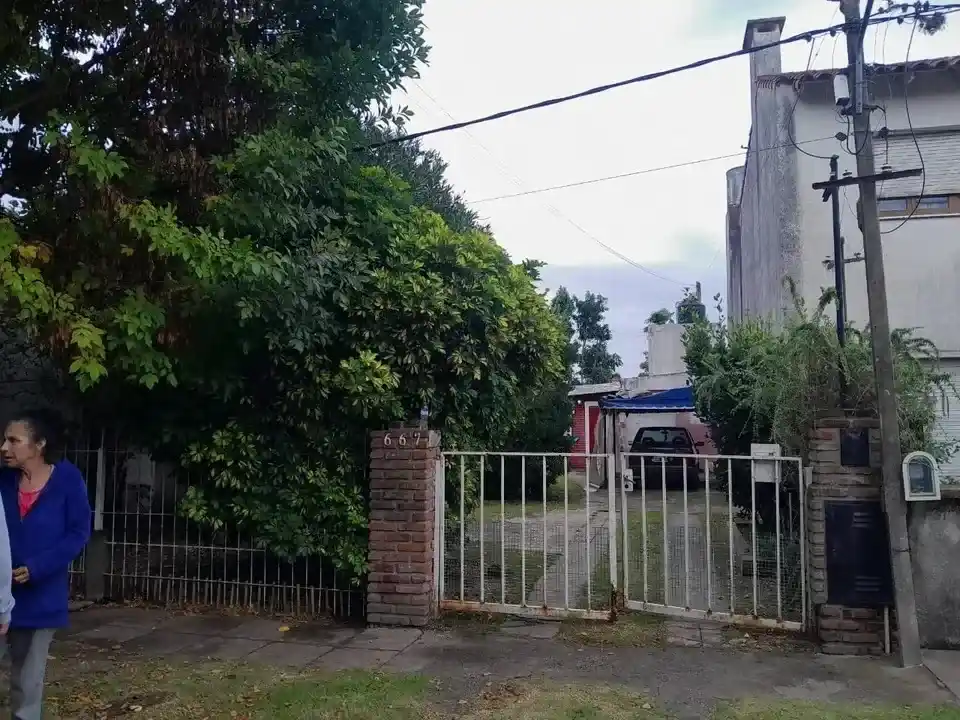 El cuerpo fue hallado en el interior de la vivienda.