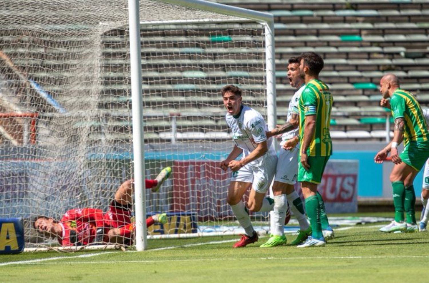 Aldosivi se cayó de la cornisa y descendió a la Primera Nacional