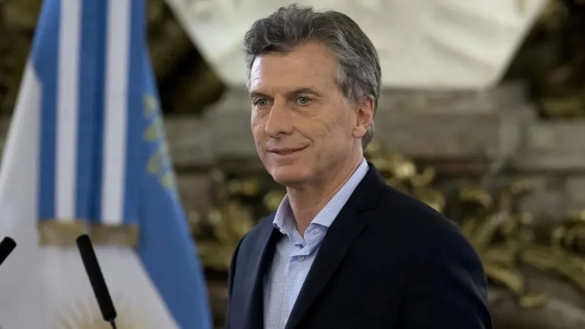 Macri se sometió a la segunda operación de rodilla y se retiró caminando del sanatorio