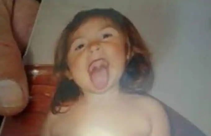 Murió Mía, la nena golpeada y abusada por sus padres