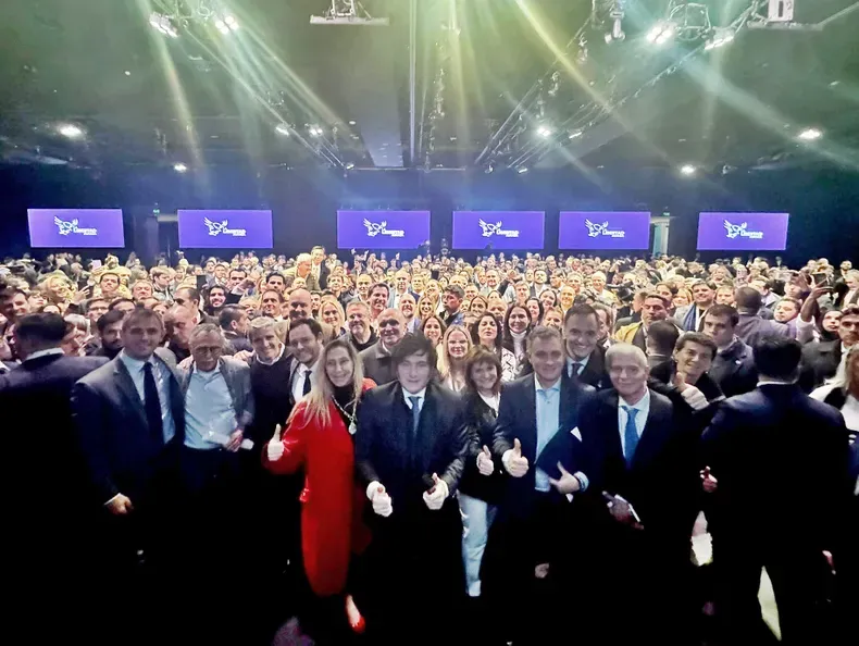 Milei se reúne con gobernadores y armará una mesa política con Karina, Francos y Menem