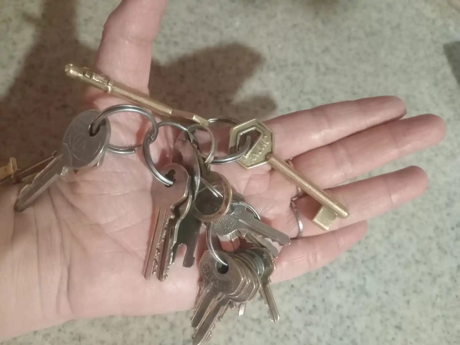 Llaves encontradas en Caseros y Thorne